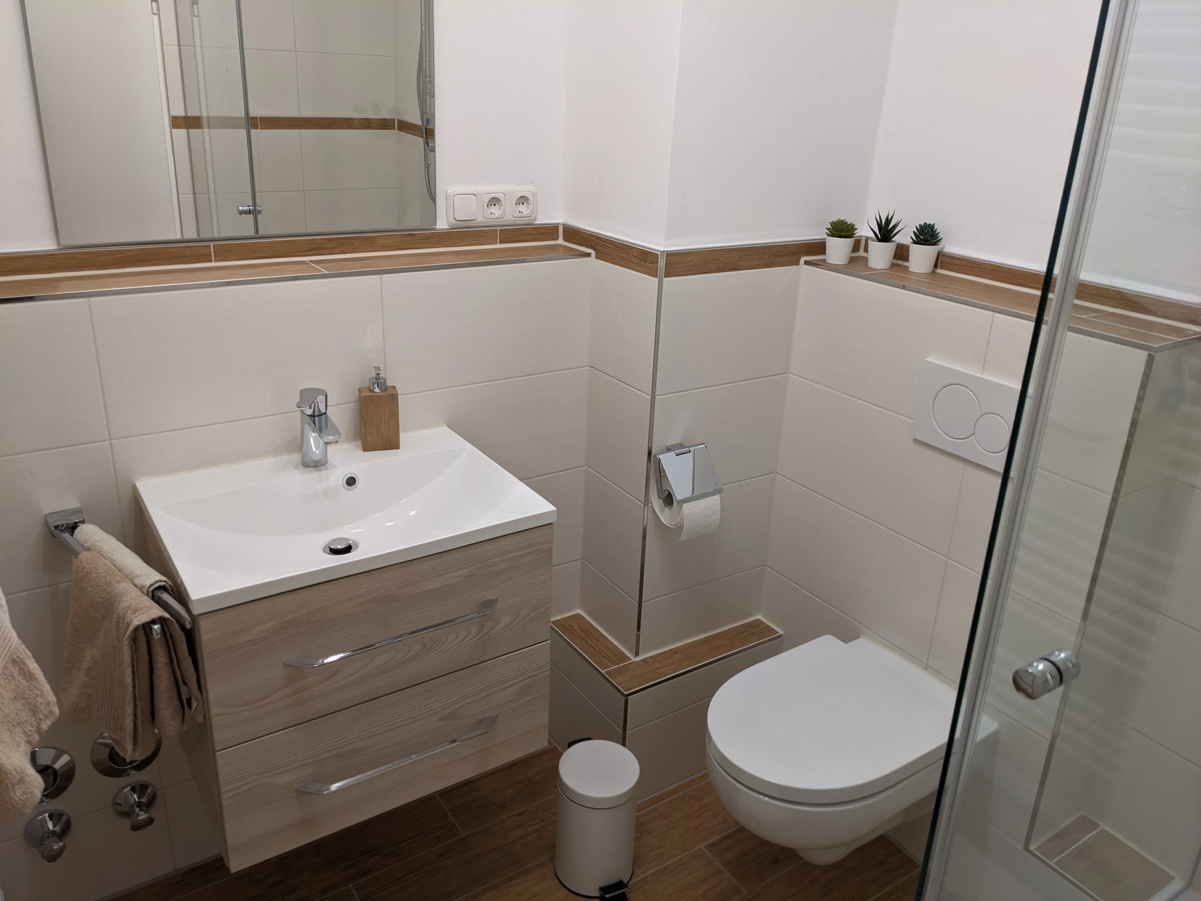 Bad 2 mit Dusche – Ferienwohnung Arzbach