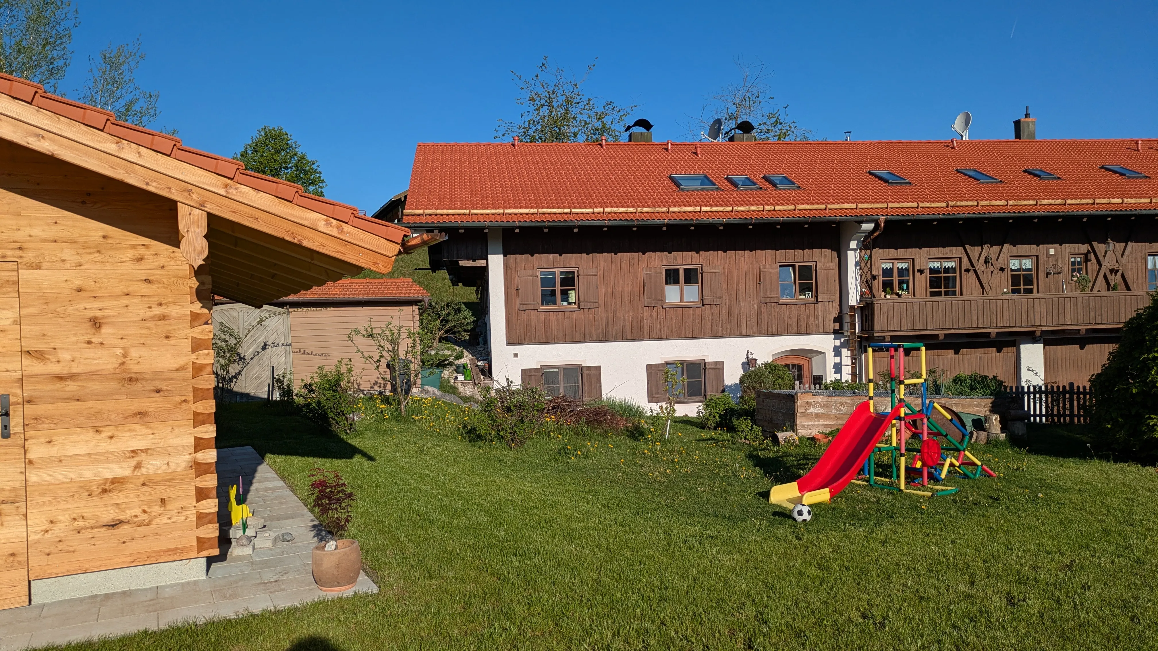 Garten mit Grill – Ferienwohnung bei Bad Tölz
